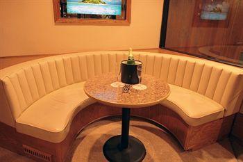 Sybaris Pool Suites Mequon Brown Deer Extérieur photo