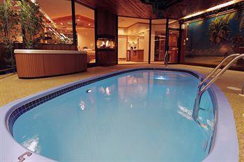 Sybaris Pool Suites Mequon Brown Deer Extérieur photo