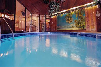 Sybaris Pool Suites Mequon Brown Deer Extérieur photo