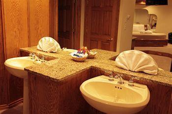 Sybaris Pool Suites Mequon Brown Deer Extérieur photo