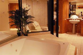 Sybaris Pool Suites Mequon Brown Deer Extérieur photo