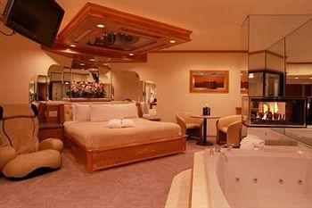 Sybaris Pool Suites Mequon Brown Deer Extérieur photo