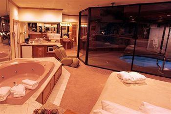 Sybaris Pool Suites Mequon Brown Deer Extérieur photo